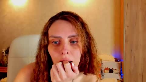 Gloria Wood online show from February 23, 2025, 9:05 pm