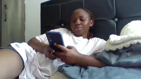 Snapshot of glossybae chatting on October 18, 2025, 9:43 am glossybae online show from October 18, 2025, 9:43 am