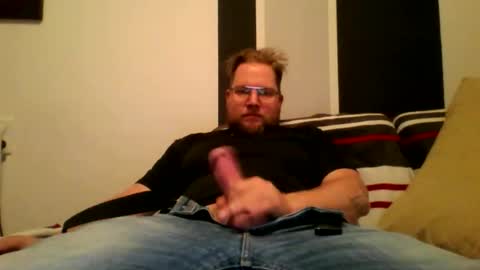 gnik_labinnah online show from October 14, 2025, 3:57 pm