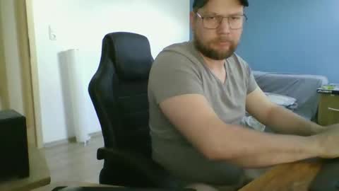 Snapshot of gnik_labinnah chatting on April 6, 2026, 8:37 am gnik_labinnah online show from April 6, 2026, 8:37 am