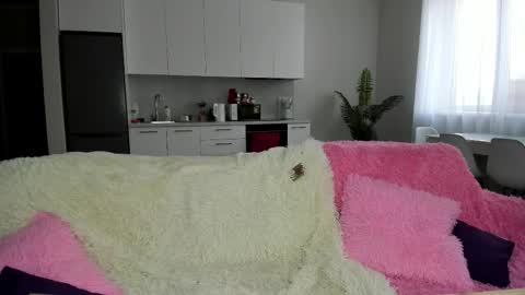 Lina online show from February 14, 2026, 8:33 am