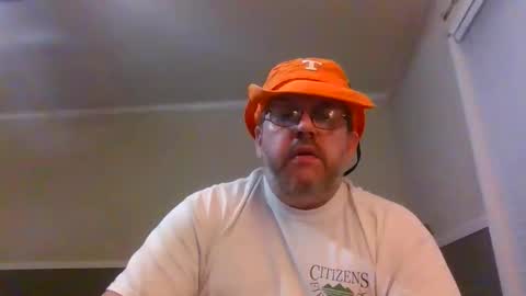 Snapshot of gobey33 chatting on November 10, 2025, 7:07 am IDKIDCIDGAF online show from November 10, 2025, 7:07 am