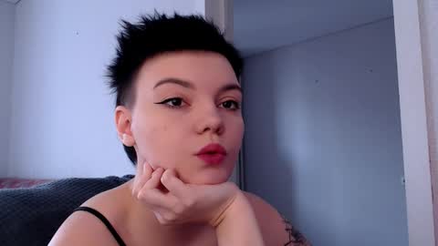 Snapshot of goddess_marilaas chatting on May 30, 2026, 5:48 am Goddess Kris online show from May 30, 2026, 5:48 am