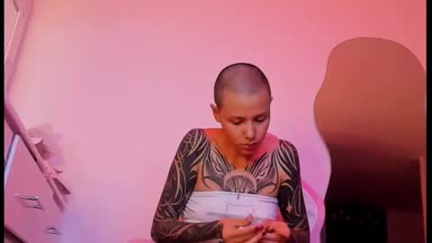 vee online show from October 26, 2025, 3:23 am