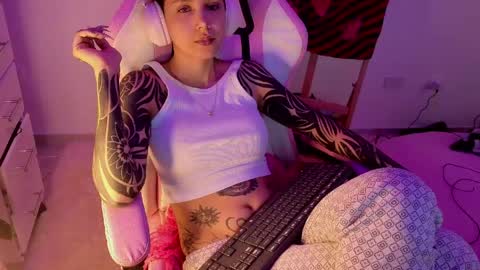 vee online show from April 17, 2026, 11:19 pm