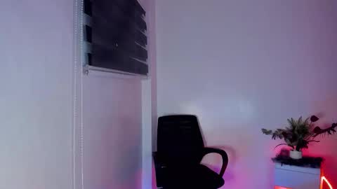 JENNIFER online show from September 16, 2025, 5:47 pm