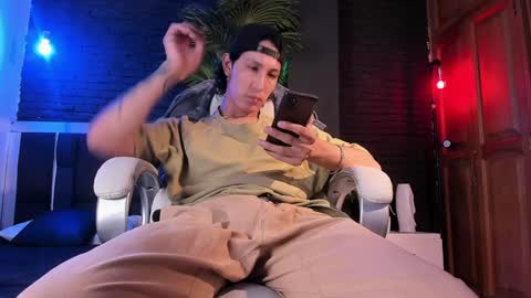 Snapshot of godly_huan chatting on January 15, 2025, 4:47 am HUAN online show from January 15, 2025, 4:47 am