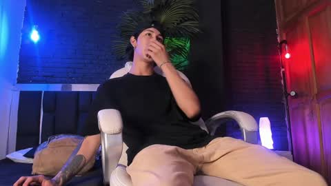 Snapshot of godly_huan chatting on January 18, 2025, 1:08 pm HUAN online show from January 18, 2025, 1:08 pm