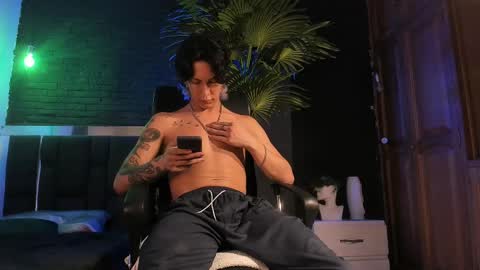 Snapshot of godly_huan chatting on February 26, 2025, 6:15 am HUAN online show from February 26, 2025, 6:15 am