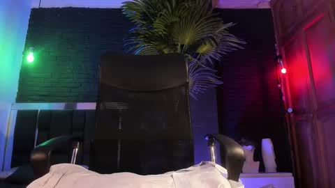 Snapshot of godly_huan chatting on March 3, 2025, 11:33 am HUAN online show from March 3, 2025, 11:33 am