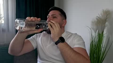 gold_alpha_boy online show from April 15, 2026, 1:18 pm