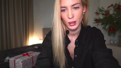 Snapshot of gold_blond chatting on December 20, 2024, 10:05 am Olivia online show from December 20, 2024, 10:05 am