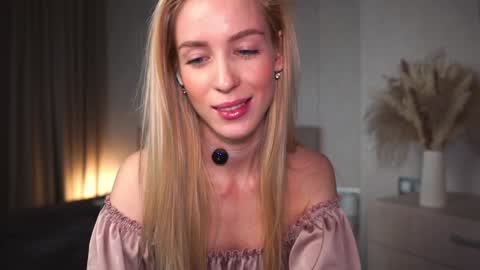 Snapshot of gold_blond chatting on January 23, 2025, 8:04 am Olivia online show from January 23, 2025, 8:04 am