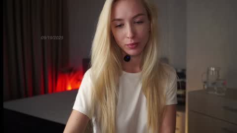 Snapshot of gold_blond chatting on September 19, 2025, 9:00 am Olivia online show from September 19, 2025, 9:00 am