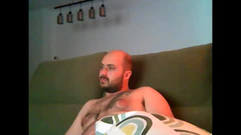 Snapshot of goldenspainboy chatting on October 31, 2025, 7:04 pm goldenspainboy online show from October 31, 2025, 7:04 pm