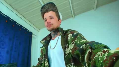 Snapshot of goldy_loyal99 chatting on September 14, 2025, 10:42 pm Goldy Loyal93 online show from September 14, 2025, 10:42 pm