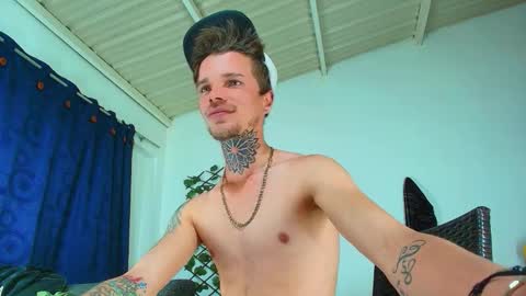 Snapshot of goldy_loyal99 chatting on September 15, 2025, 11:54 am Goldy Loyal93 online show from September 15, 2025, 11:54 am