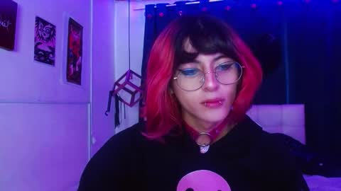 goth_minerva online show from November 4, 2025, 1:21 pm