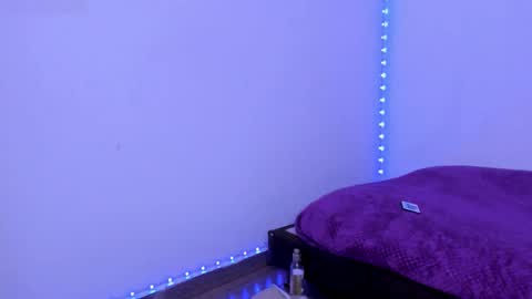 Laia  online show from November 21, 2025, 9:57 pm