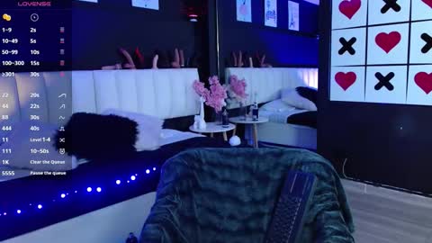 Meredith Alessandra online show from December 2, 2025, 4:51 am