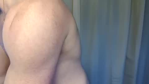 goura2000 online show from January 30, 2025, 3:29 pm