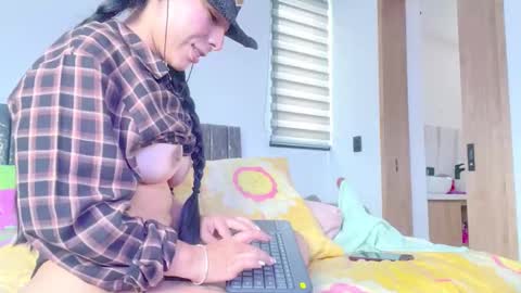 GRECIADOMM555 online show from October 28, 2025, 4:42 pm