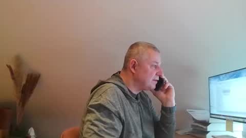 grau197077 online show from February 19, 2026, 9:38 am