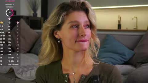 Kelly online show from April 21, 2026, 2:23 pm