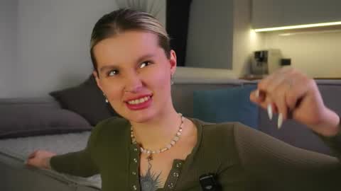 Kelly online show from April 30, 2026, 1:50 pm