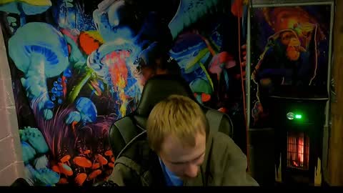 Snapshot of greenlungs8195 chatting on December 20, 2024, 5:47 am Greenlungs8195 online show from December 20, 2024, 5:47 am