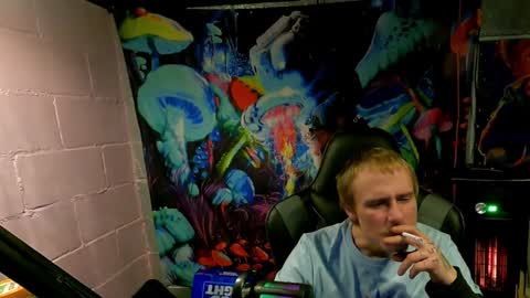 Snapshot of greenlungs8195 chatting on December 29, 2024, 9:39 am Greenlungs8195 online show from December 29, 2024, 9:39 am