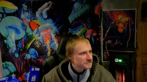 Snapshot of greenlungs8195 chatting on January 16, 2025, 7:28 am Greenlungs8195 online show from January 16, 2025, 7:28 am