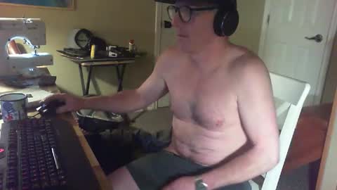 Snapshot of greenrooster1 chatting on November 2, 2025, 8:28 am greenrooster1 online show from November 2, 2025, 8:28 am