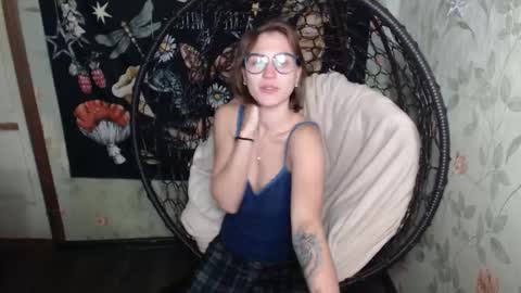 Lina online show from October 1, 2025, 11:38 am