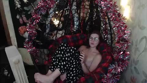 Lina online show from January 12, 2026, 12:43 pm