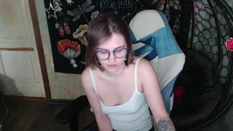 Snapshot of greenwitch9 chatting on April 6, 2026, 11:22 am Lina online show from April 6, 2026, 11:22 am