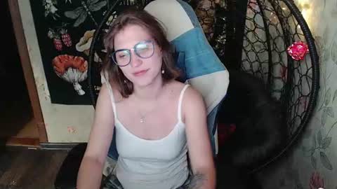 Snapshot of greenwitch9 chatting on June 26, 2026, 5:06 pm Lina online show from June 26, 2026, 5:06 pm