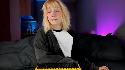 Greg-independent model online show from January 20, 2025, 8:29 pm