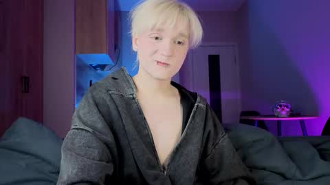 Greg-independent model online show from September 17, 2025, 9:49 pm