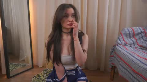 Gwen online show from April 10, 2026, 4:39 am