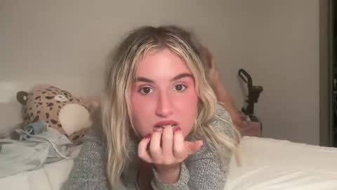 Snapshot of grrlgod chatting on February 17, 2025, 12:32 am grrlgod online show from February 17, 2025, 12:32 am