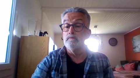 Snapshot of grybear60 chatting on May 14, 2026, 10:44 am Grybear online show from May 14, 2026, 10:44 am
