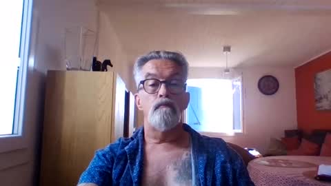 Snapshot of grybear60 chatting on June 3, 2026, 6:27 am Grybear online show from June 3, 2026, 6:27 am