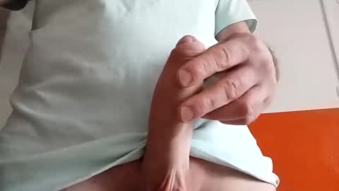 Snapshot of grzegorz34 chatting on January 7, 2025, 12:20 pm Greg online show from January 7, 2025, 12:20 pm