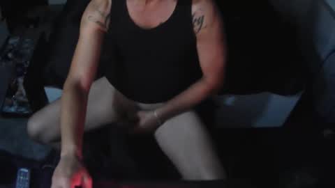 YOUNEEKWAYSTOPLEASEYOU online show from April 15, 2026, 9:37 pm