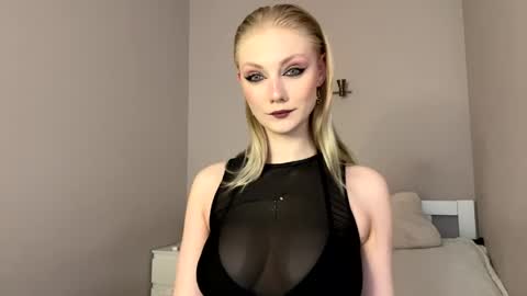 Vanessa online show from April 10, 2026, 6:18 am