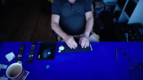 guesswhatigot2 online show from February 2, 2026, 7:51 am