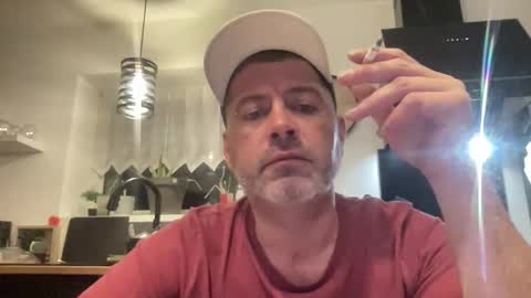 guil0 online show from November 1, 2025, 9:39 pm