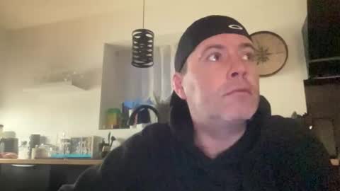 guil0 online show from March 28, 2026, 8:58 am