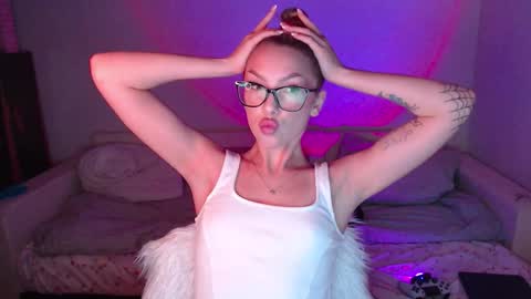 Snapshot of guilty_pleasureee chatting on November 3, 2025, 9:48 pm Marta online show from November 3, 2025, 9:48 pm